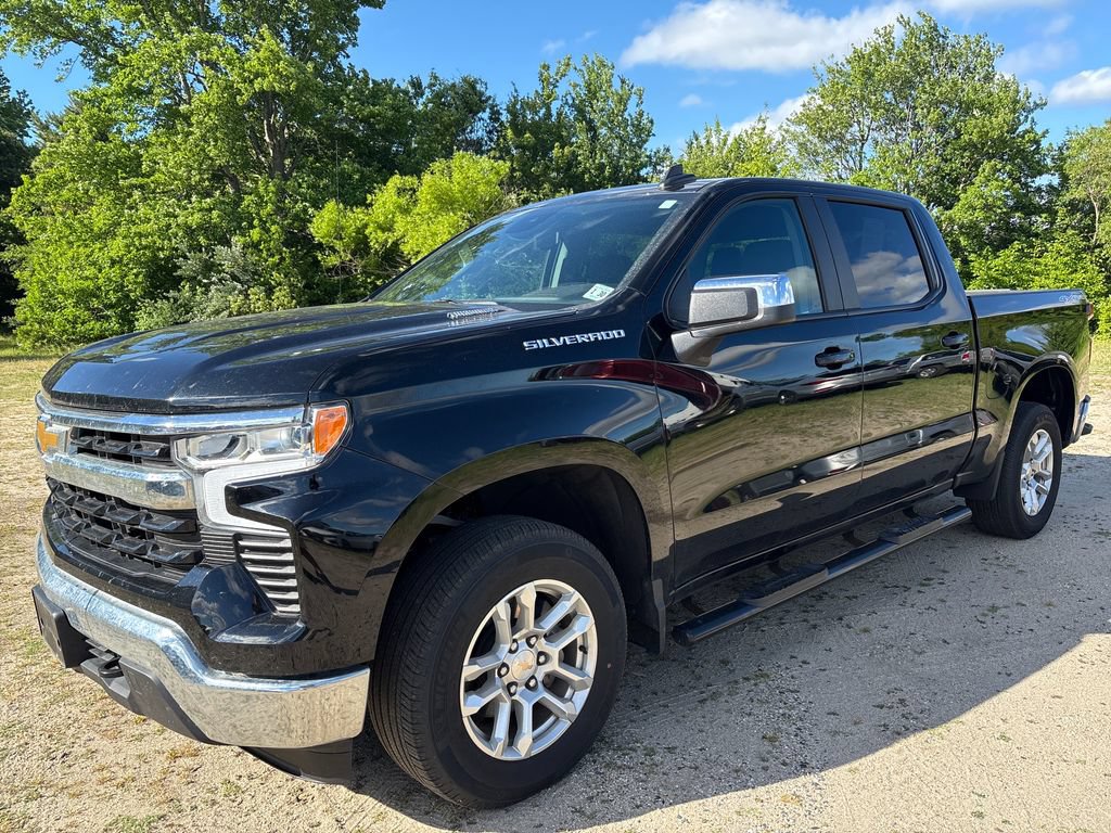 Used 2025 Chevrolet Silverado 1500 LT AWD/4WD image 3