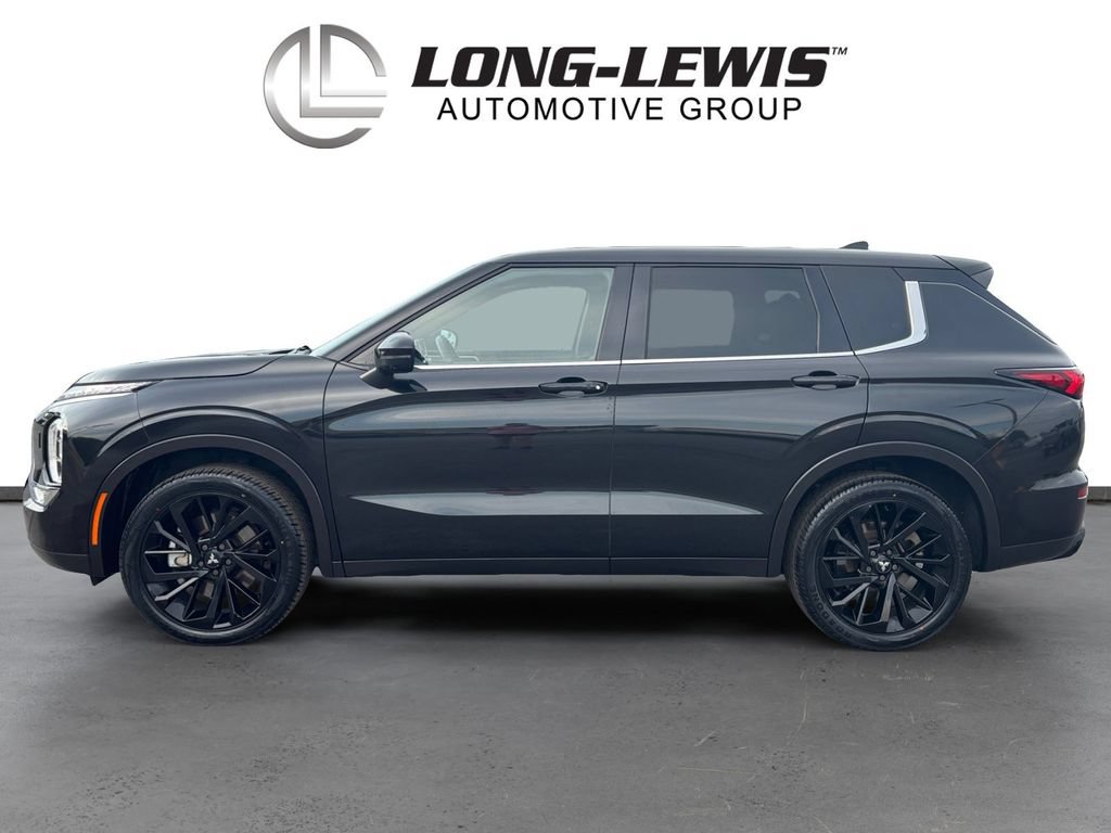 Used 2023 Mitsubishi Outlander SE Black Edition AWD/4WD image 2