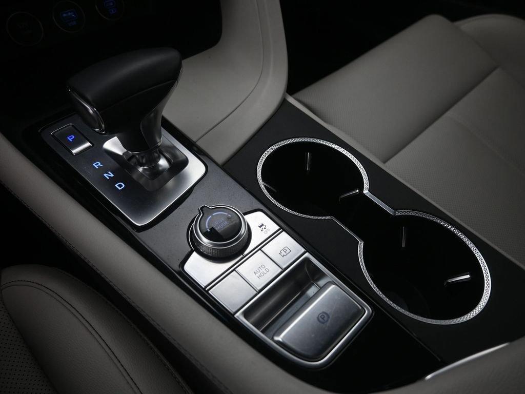 Used 2025 Genesis G70 2.5T image 32