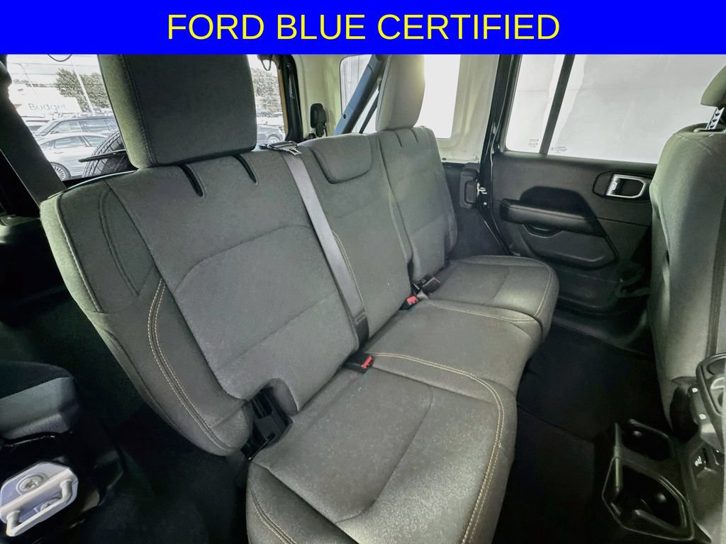 Used 2025 Jeep Wrangler Unlimited Sahara AWD/4WD image 29