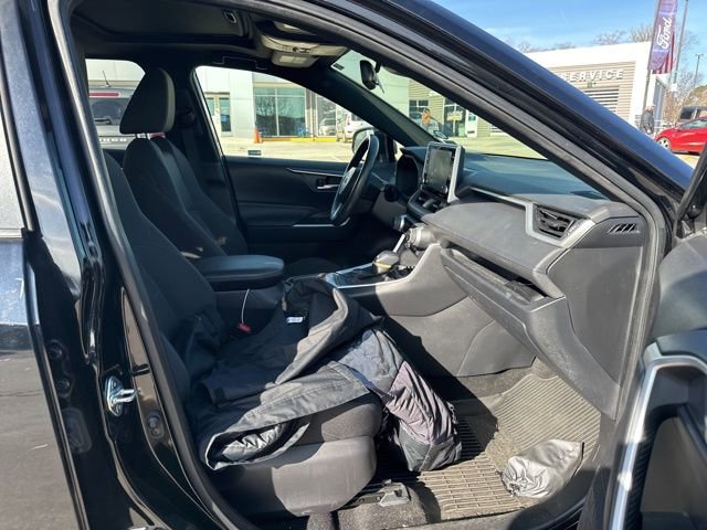 Used 2022 Toyota RAV4 SE image 15