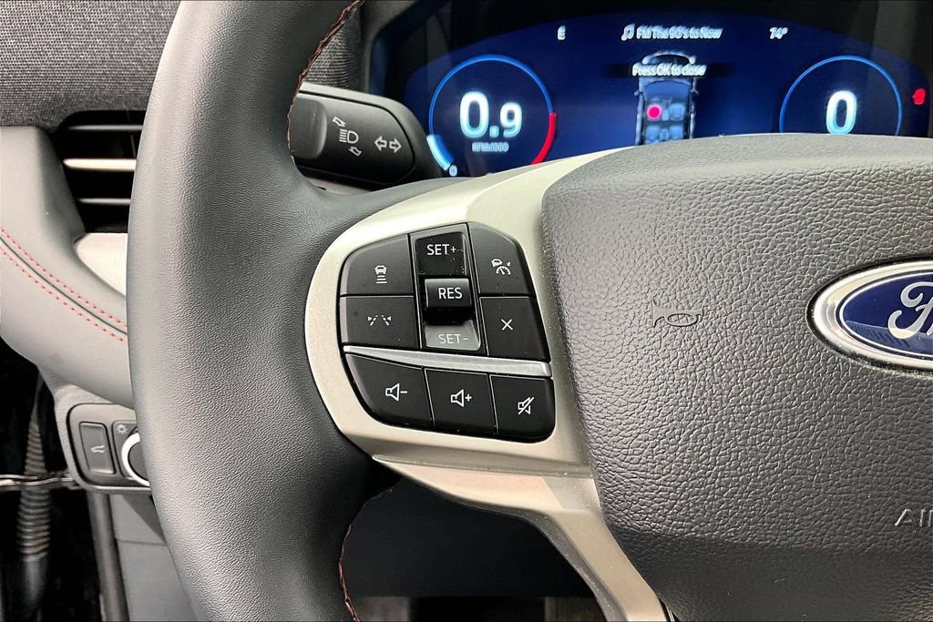 Certified 2025 Ford Explorer Active w/ Active Comfort Package AWD/4WD image 18