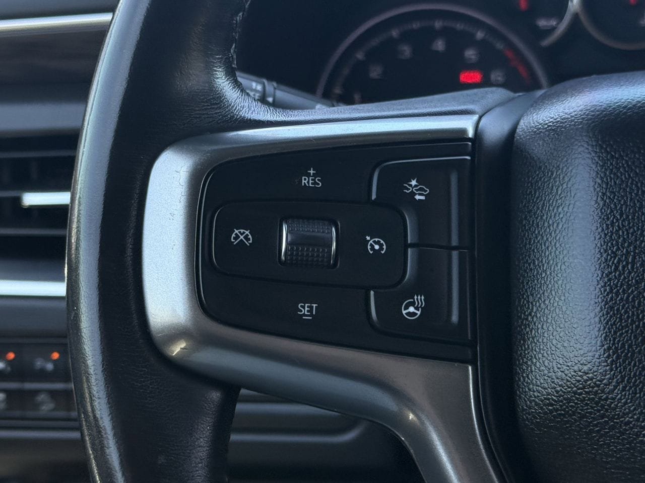 Used 2021 Chevrolet Tahoe Z71 w/ Luxury Package AWD/4WD image 12