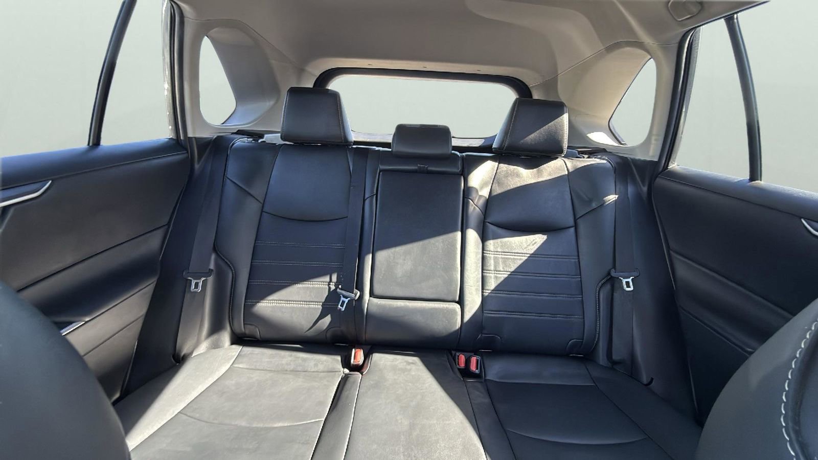 Used 2021 Toyota RAV4 XLE Premium image 26