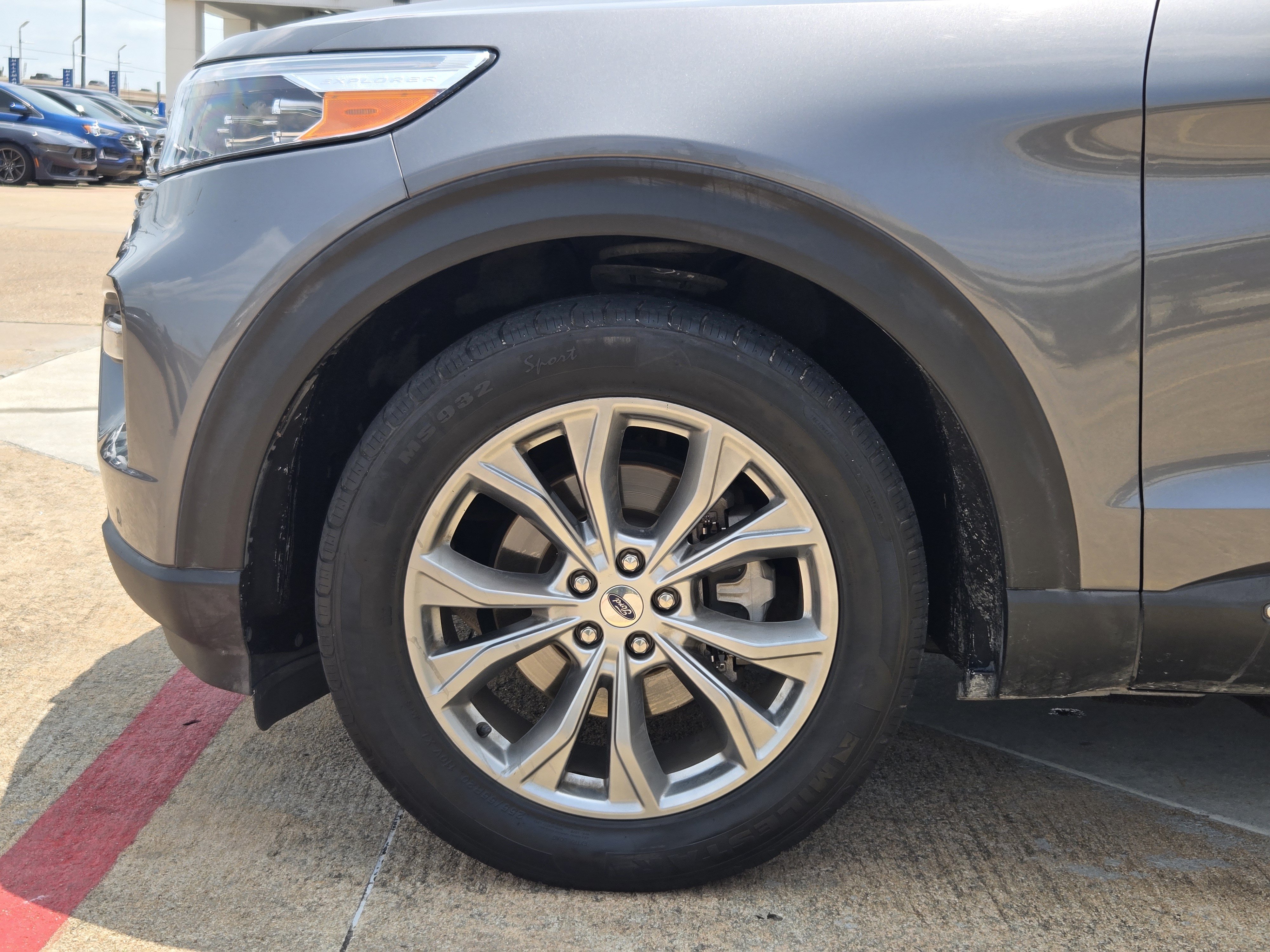 Certified 2022 Ford Explorer Limited w/ Equipment Group 301A RWD image 5