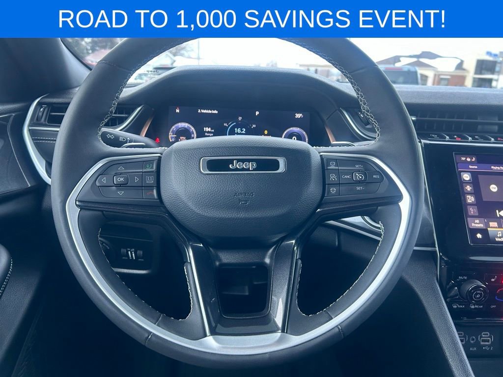 Used 2023 Jeep Grand Cherokee L Laredo image 32