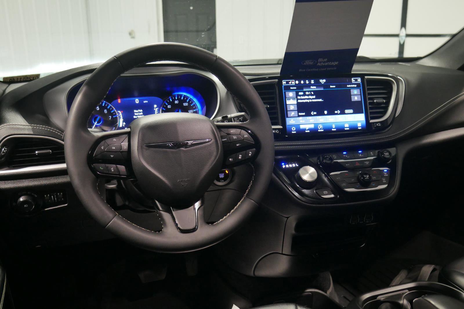 Used 2023 Chrysler Pacifica Touring-L w/ S Appearance Package image 14