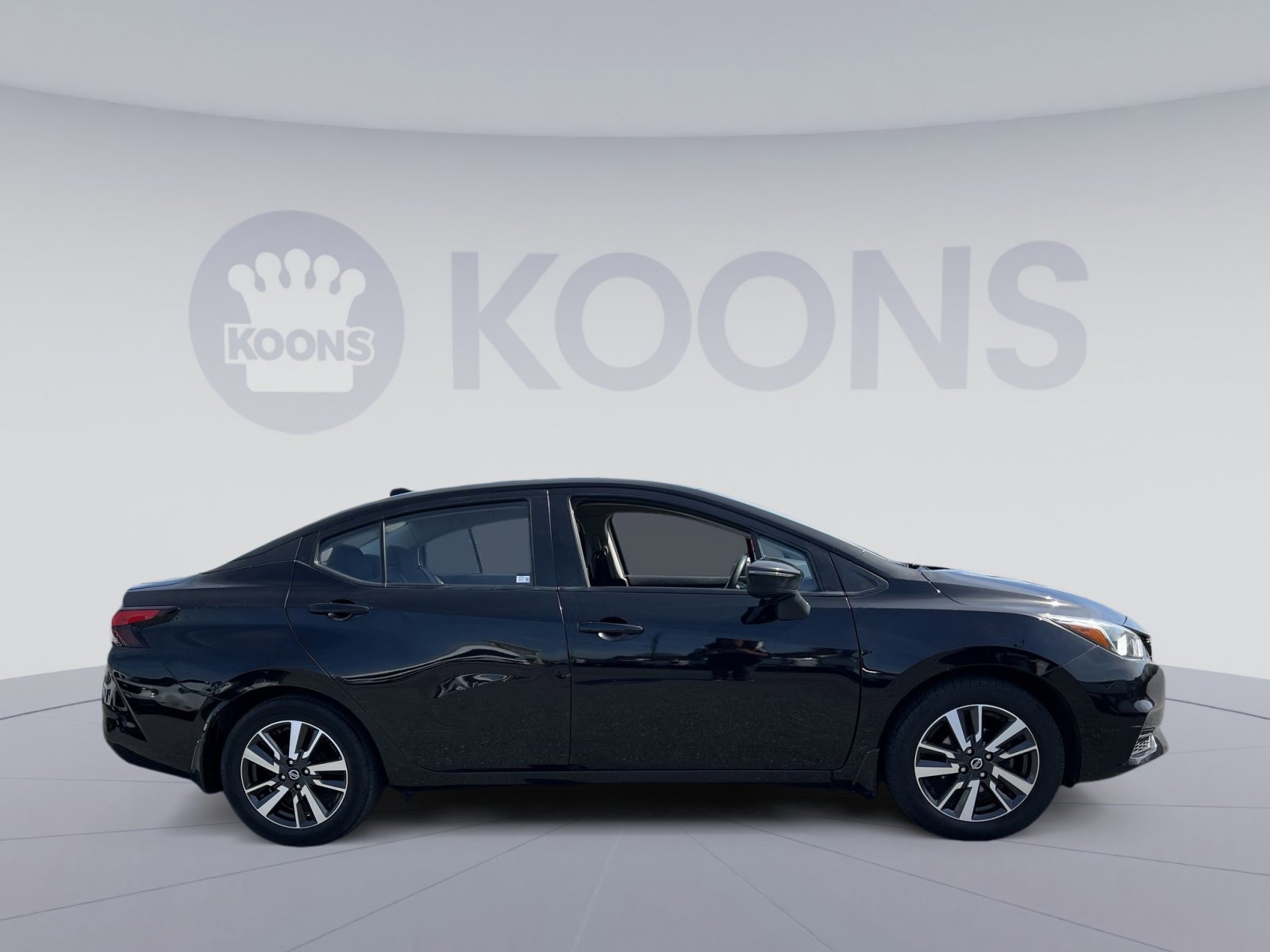 Used 2021 Nissan Versa SV FWD image 2