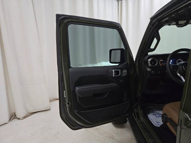 Used 2023 Jeep Wrangler Unlimited Rubicon w/ Steel Bumper Group AWD/4WD image 31