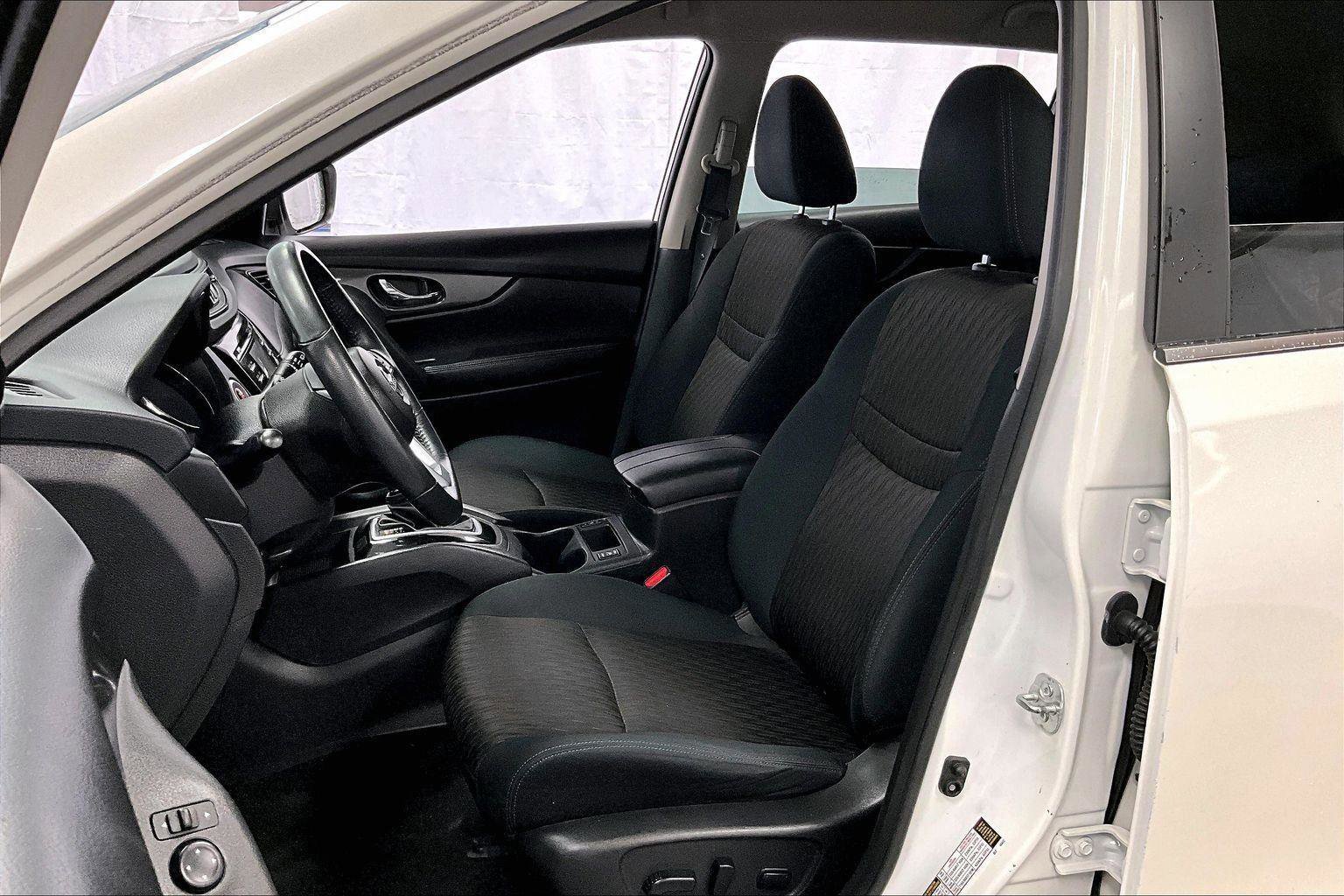 Used 2017 Nissan Rogue SV image 24