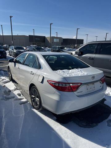 Used 2017 Toyota Camry SE image 2