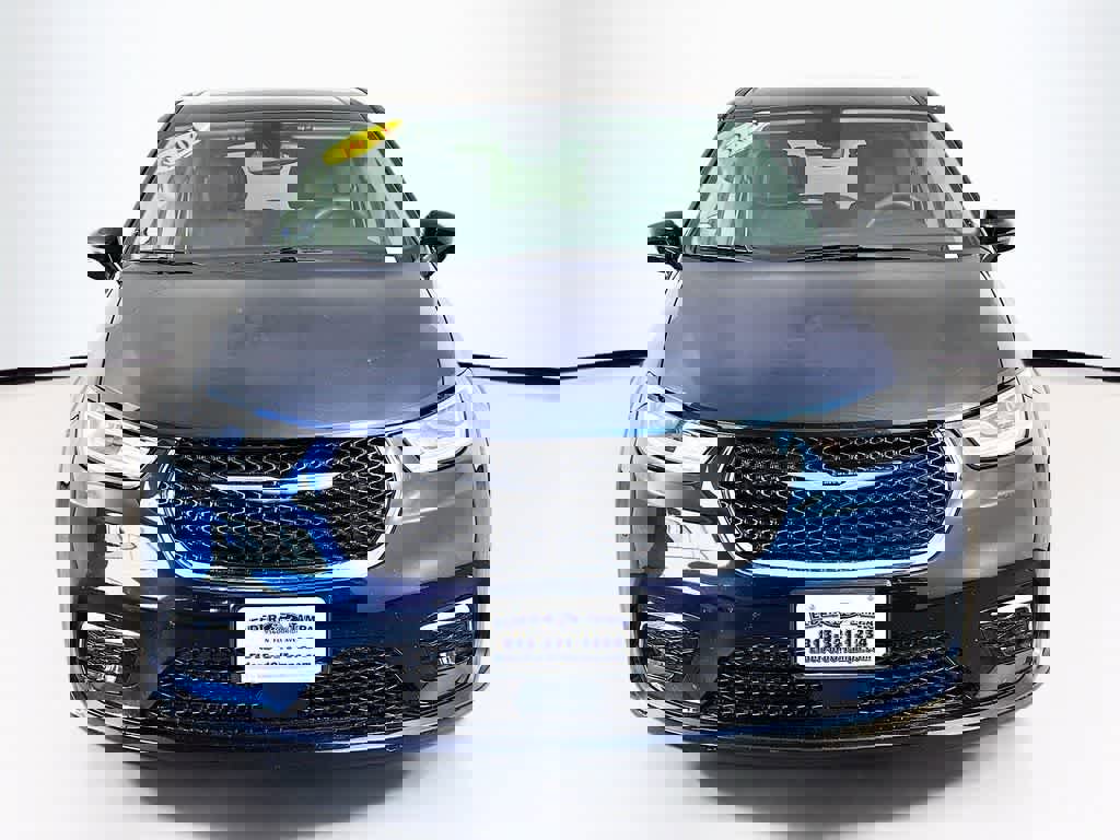 Used 2024 Chrysler Pacifica Touring-L image 6