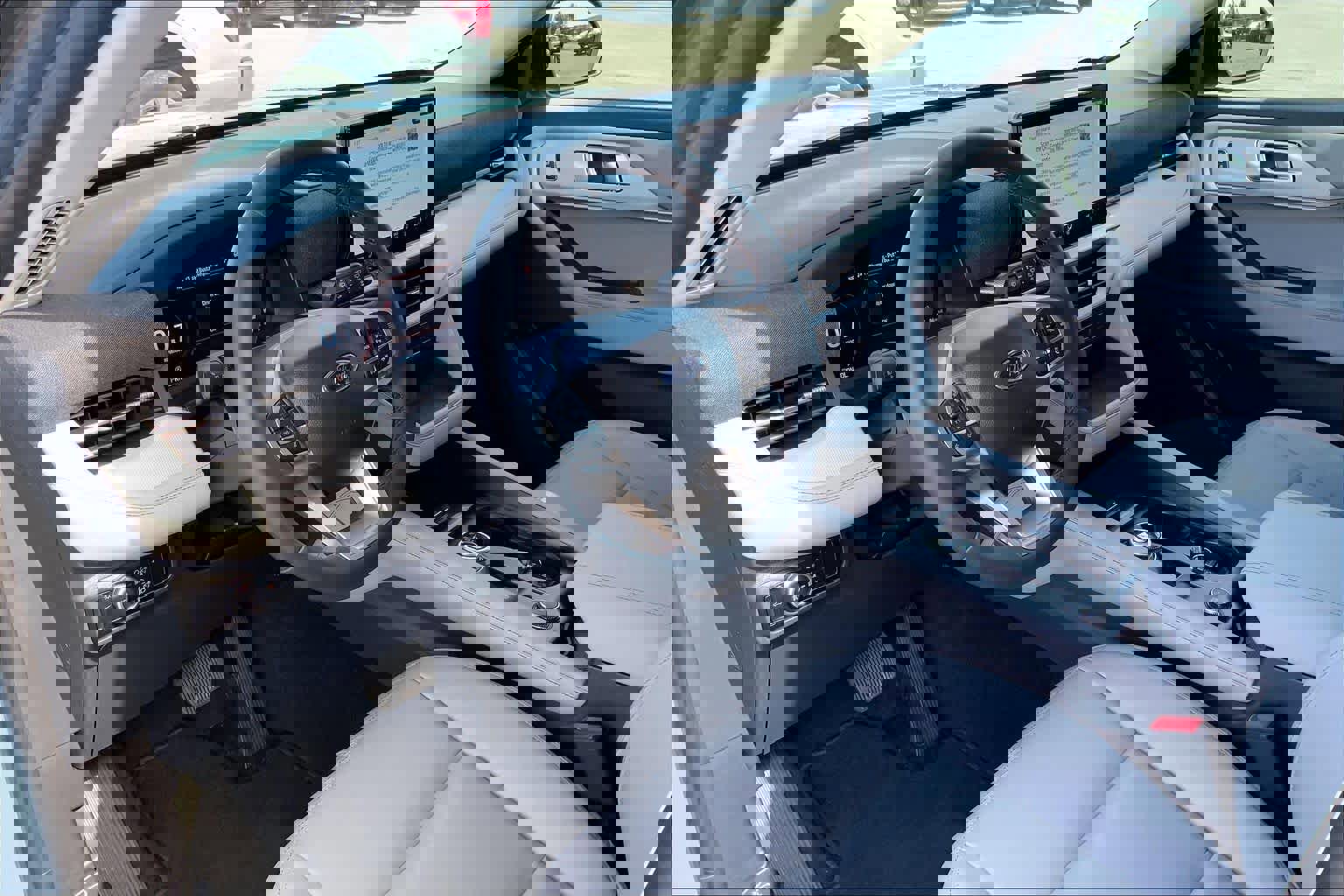 Certified 2025 Ford Explorer Active w/ Active Comfort Package image 18