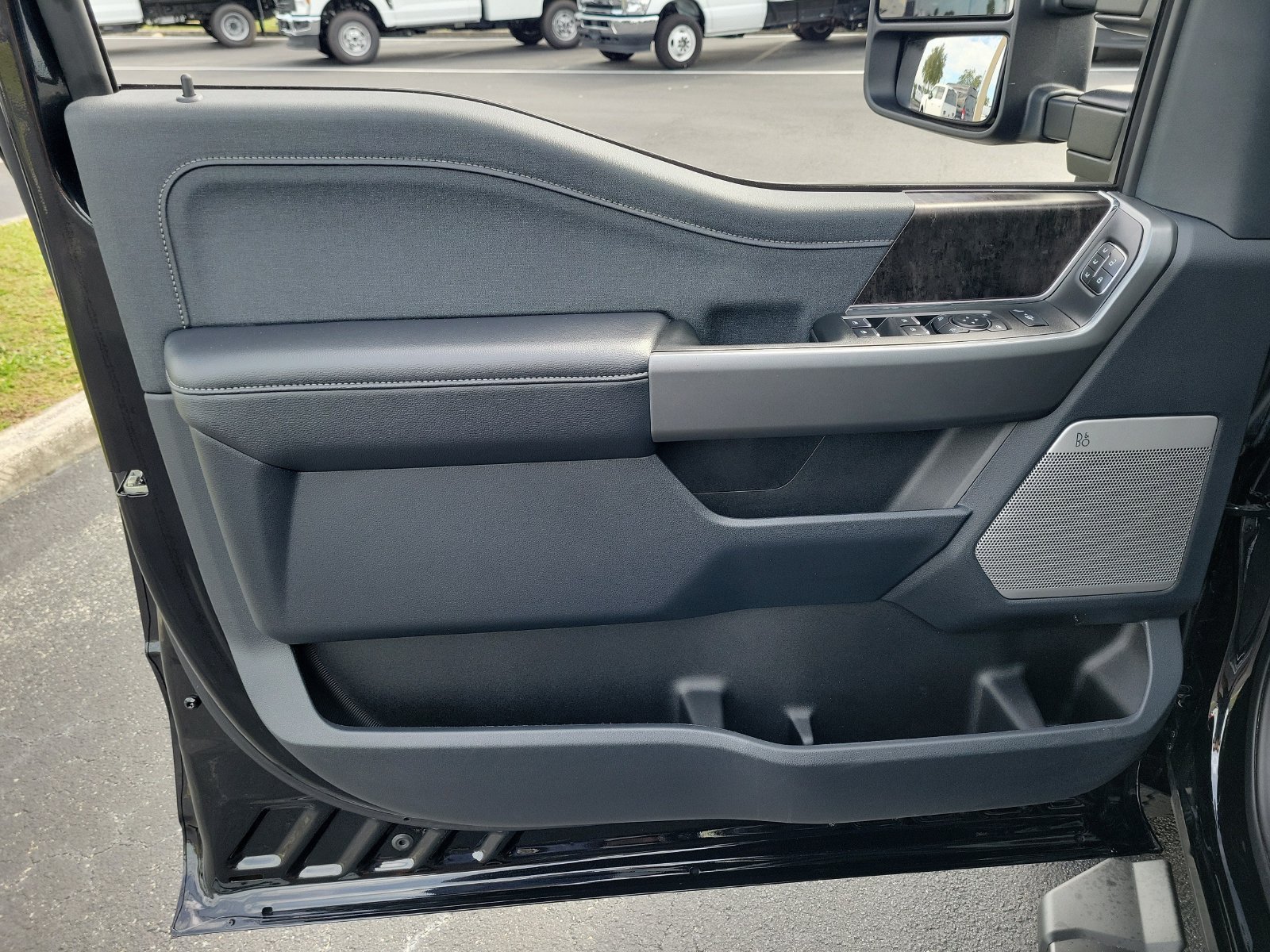 Certified 2025 Ford F250 Lariat w/ Lariat Ultimate Package AWD/4WD image 14