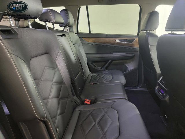 Used 2025 Volkswagen Atlas SE AWD/4WD image 19