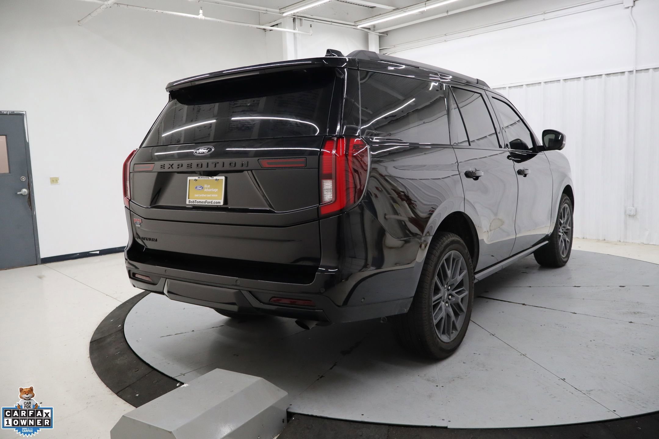 Certified 2025 Ford Expedition Platinum w/ Stealth Performance Package AWD/4WD image 5