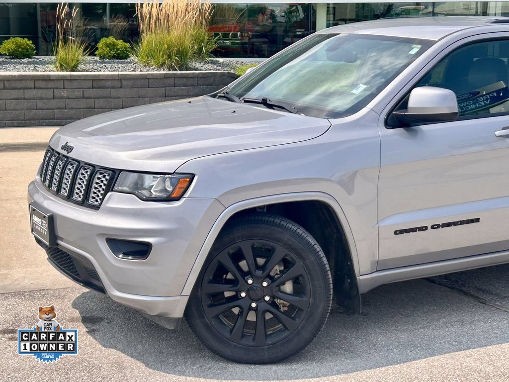 Used 2019 Jeep Grand Cherokee Altitude AWD/4WD image 2
