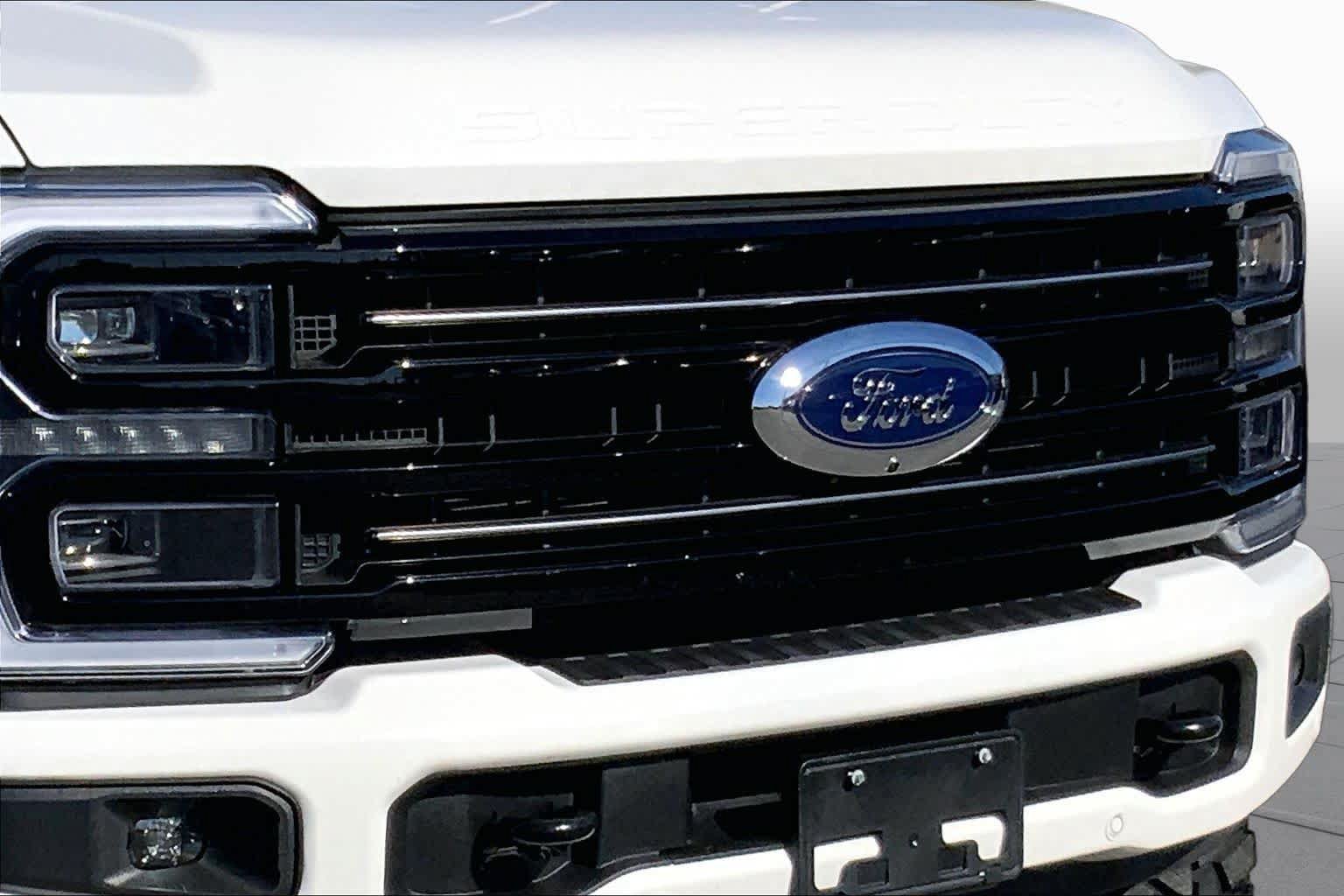 Certified 2025 Ford F250 Platinum w/ FX4 Off-Road Package AWD/4WD image 27