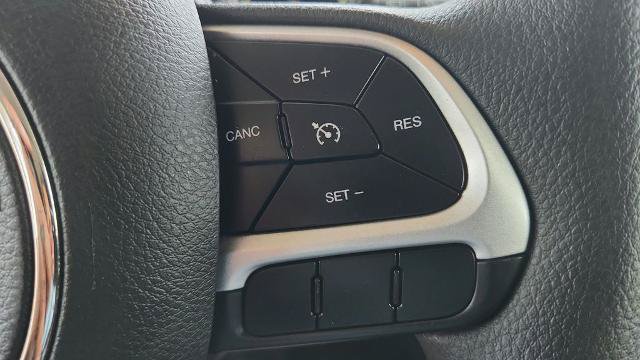 Used 2023 Jeep Renegade Latitude AWD/4WD image 24