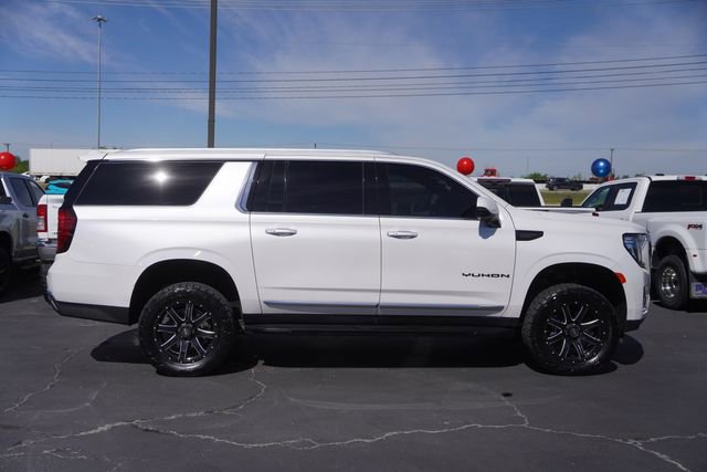 Used 2023 GMC Yukon XL SLT w/ SLT Premium Package image 5