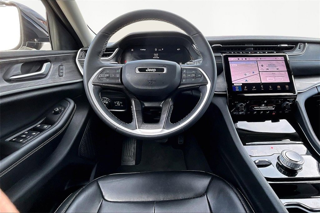 Used 2023 Jeep Grand Cherokee Limited image 7