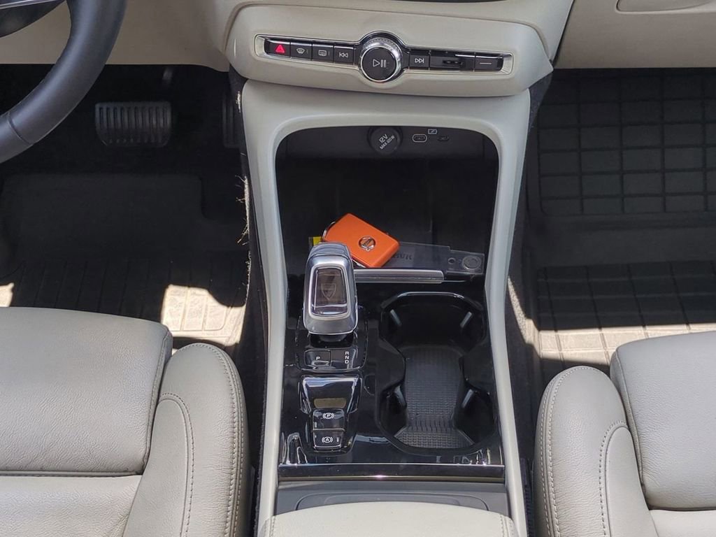 Used 2024 Volvo XC40 B5 Plus w/ Protection Package Premier image 21