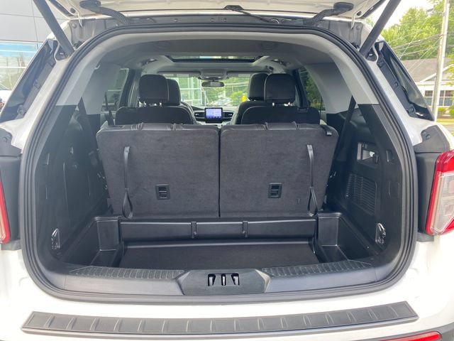 Certified 2023 Ford Explorer XLT w/ Equipment Group 202A AWD/4WD image 10