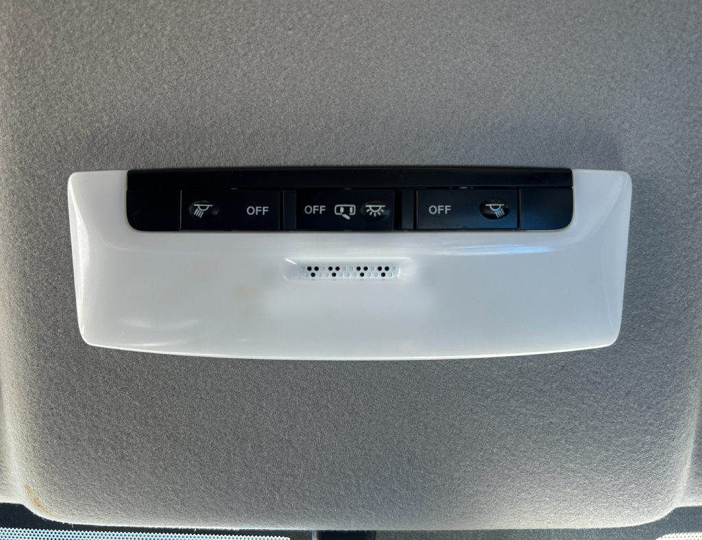 Used 2025 Nissan Versa SV FWD image 18