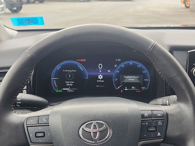 Used 2025 Toyota Camry XLE AWD/4WD image 13