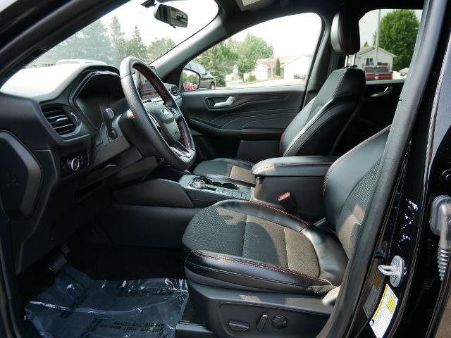 Certified 2025 Ford Escape ST-Line Select AWD/4WD image 10