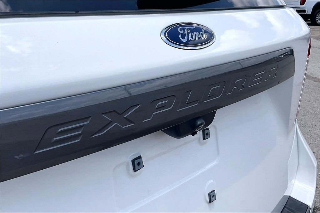 Certified 2023 Ford Explorer XLT w/ Equipment Group 202A RWD image 27