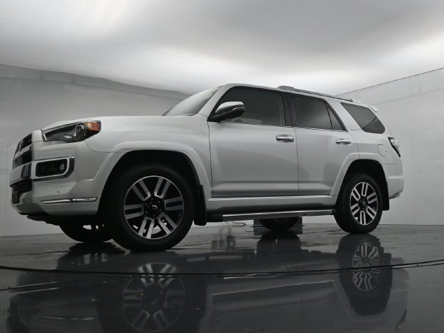 Used 2024 Toyota 4Runner Limited AWD/4WD image 39