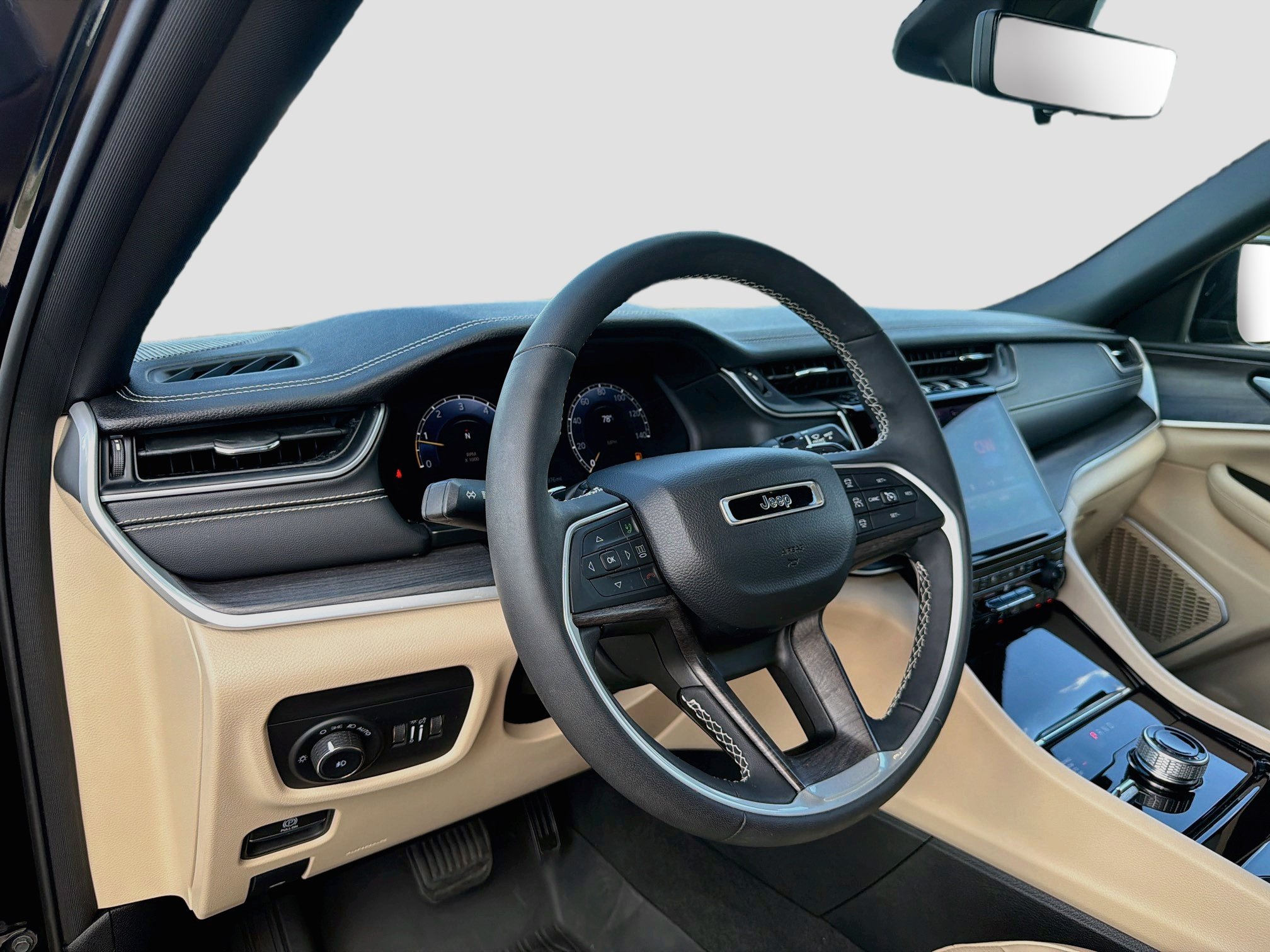 Used 2023 Jeep Grand Cherokee L Limited w/ Luxury Tech Group II AWD/4WD image 9
