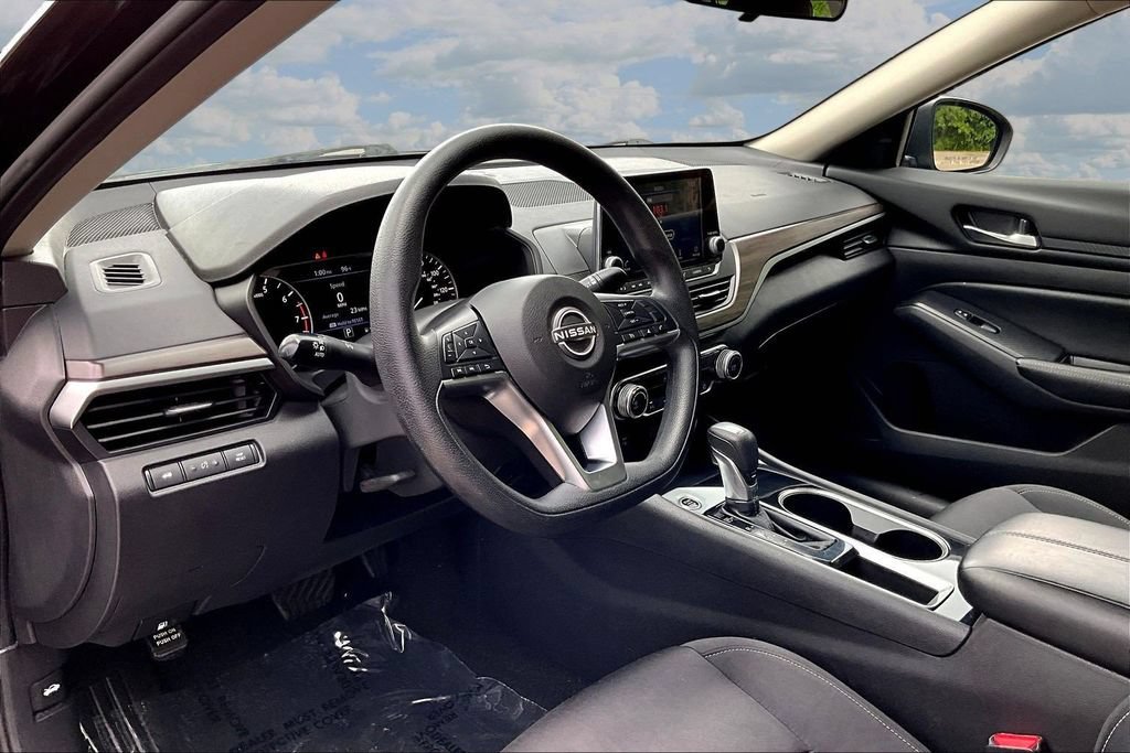 Used 2024 Nissan Altima 2.5 SV FWD image 19