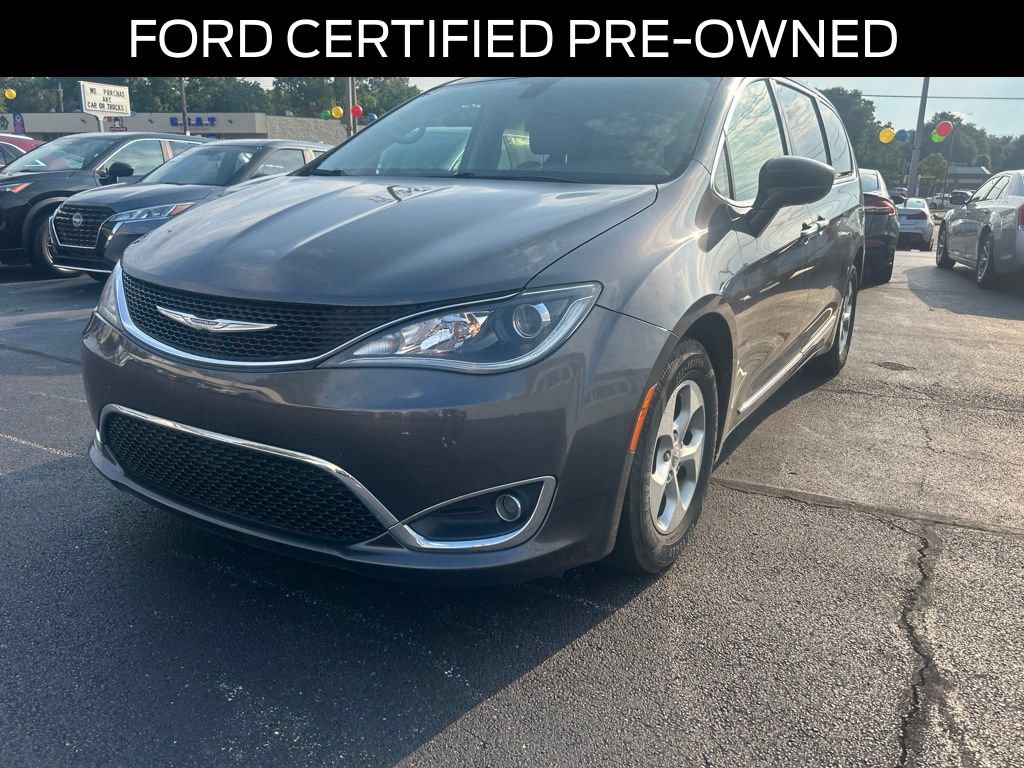 Used 2017 Chrysler Pacifica Touring-L Plus FWD image 2
