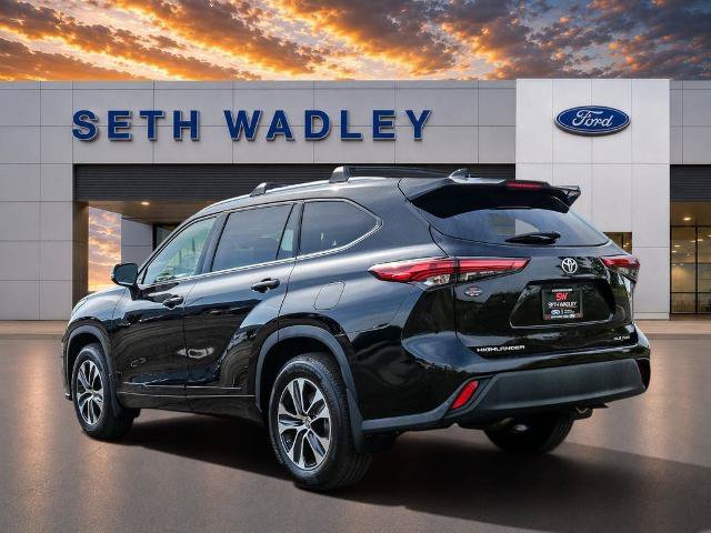 Used 2021 Toyota Highlander XLE AWD/4WD image 5
