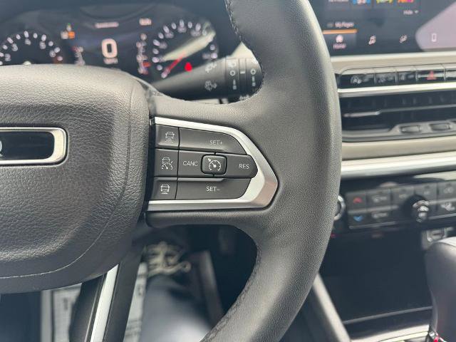 Used 2025 Jeep Compass Limited image 18