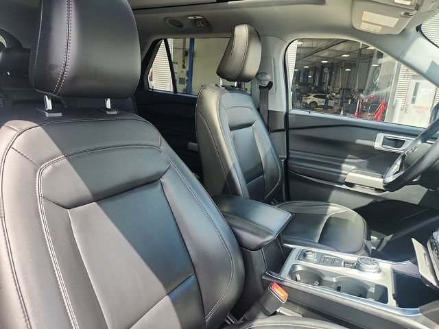 Certified 2022 Ford Explorer XLT w/ Equipment Group 202A AWD/4WD image 34