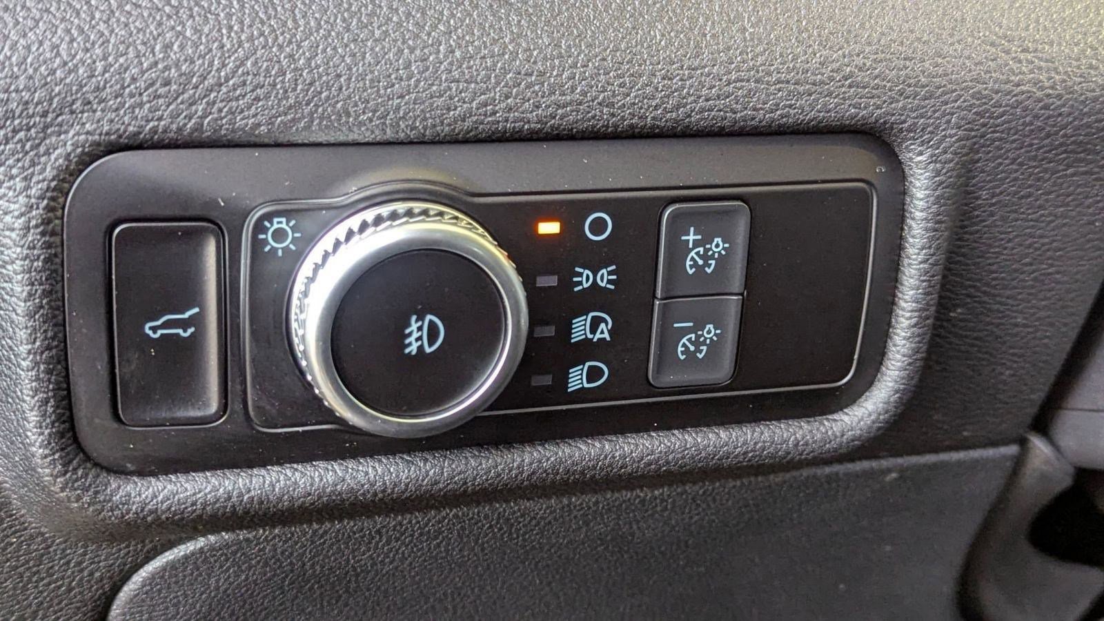 Certified 2022 Ford Explorer XLT w/ Equipment Group 202A image 18