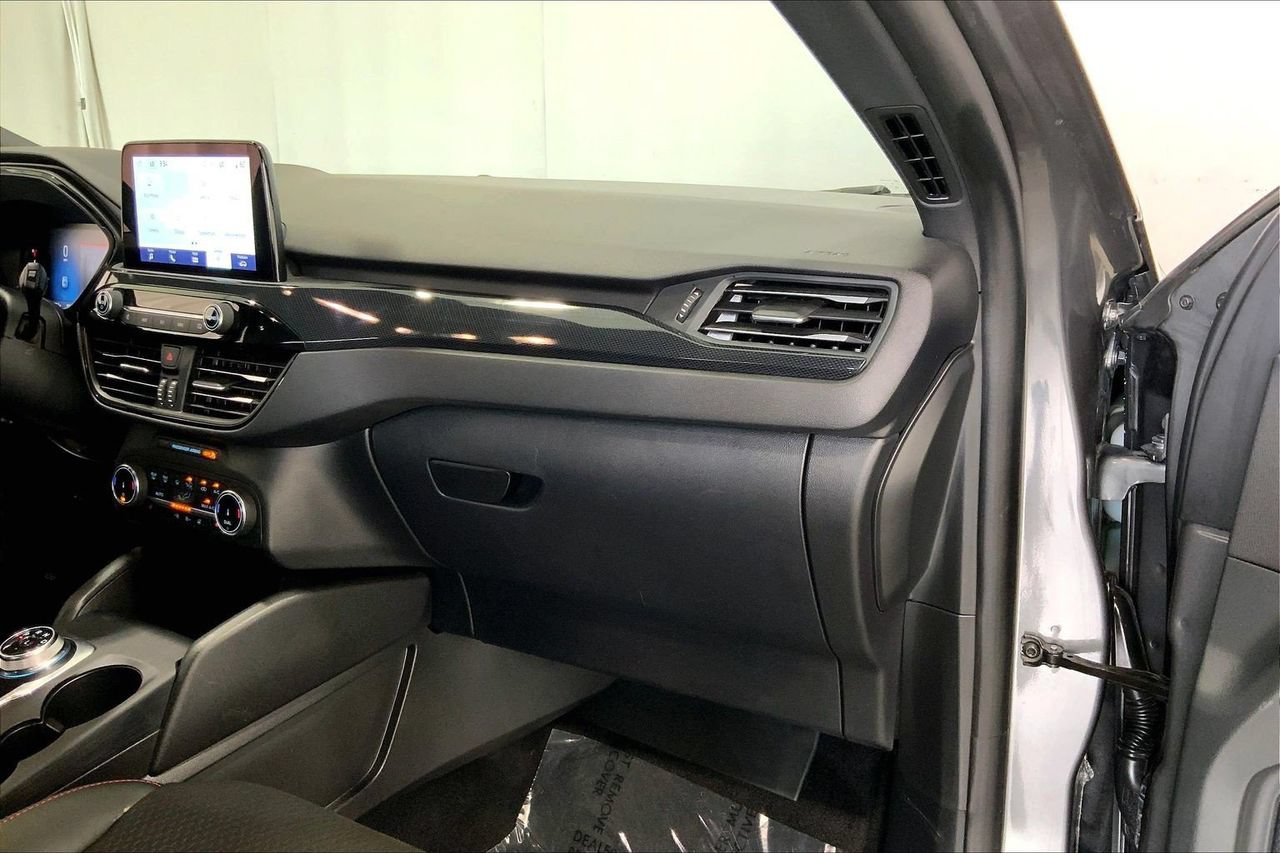 Certified 2025 Ford Escape ST-Line Select AWD/4WD image 16