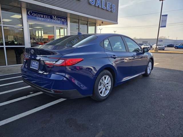 Used 2025 Toyota Camry LE image 5