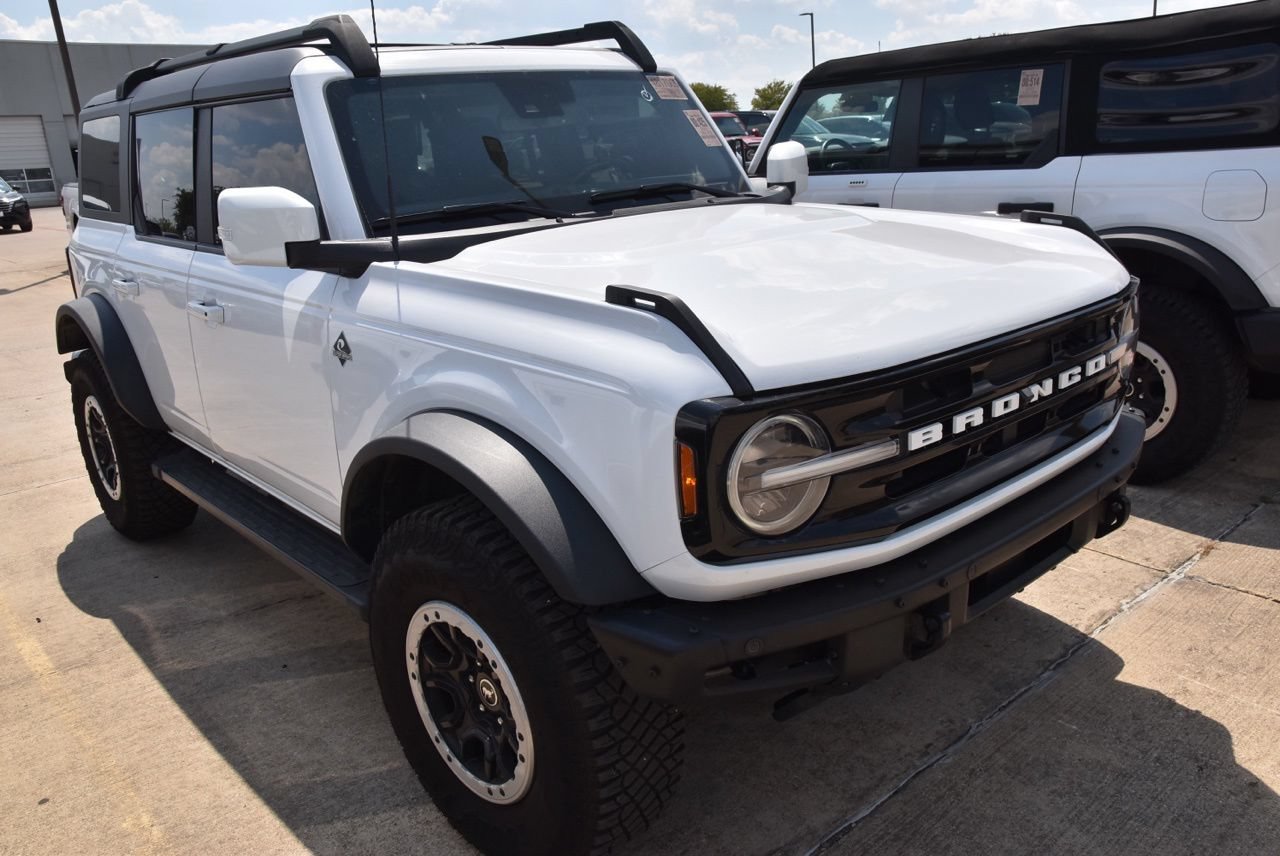 Certified 2023 Ford Bronco Outer Banks w/ Sasquatch Package AWD/4WD image 4