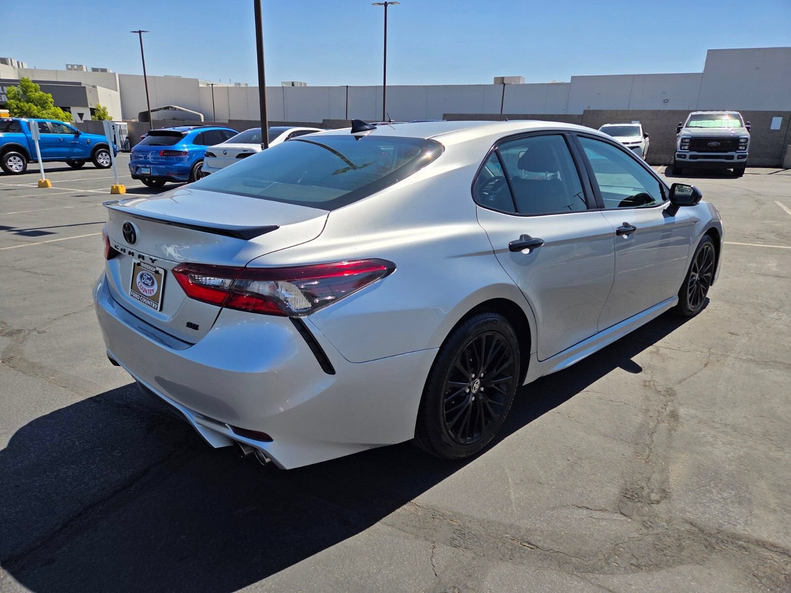 Used 2022 Toyota Camry SE FWD image 6