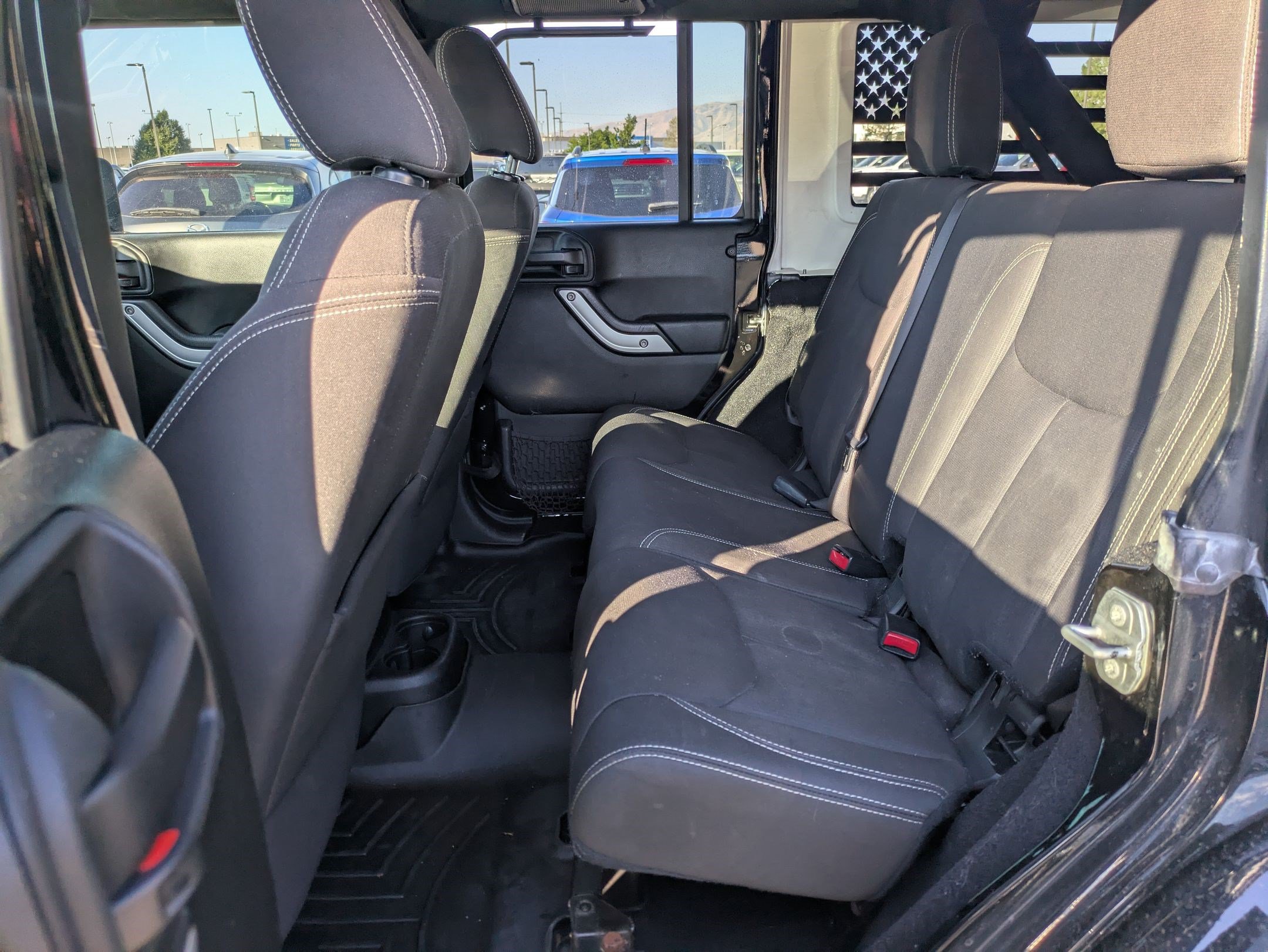Used 2017 Jeep Wrangler Unlimited Sahara w/ Connectivity Group AWD/4WD image 26