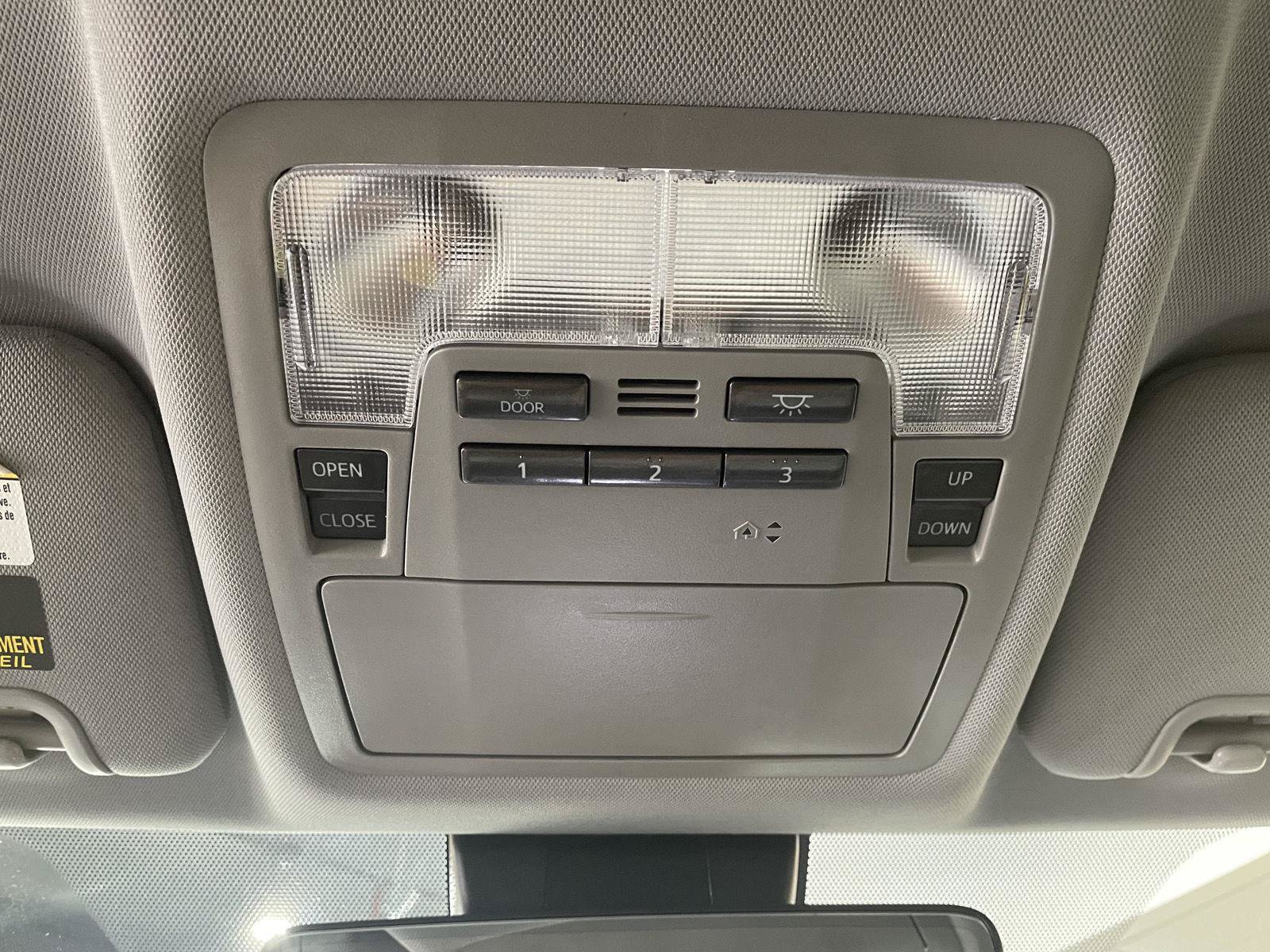 Used 2019 Toyota Highlander Limited AWD/4WD image 33