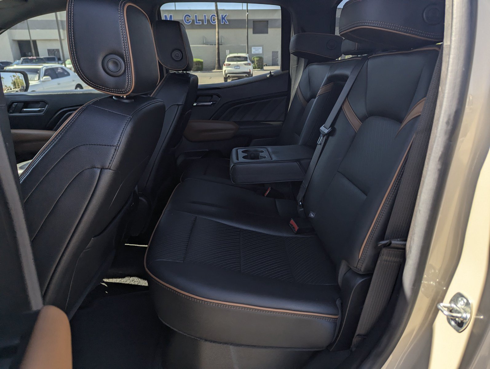 Used 2023 GMC Canyon AT4 w/ AT4 Premium Package AWD/4WD image 8