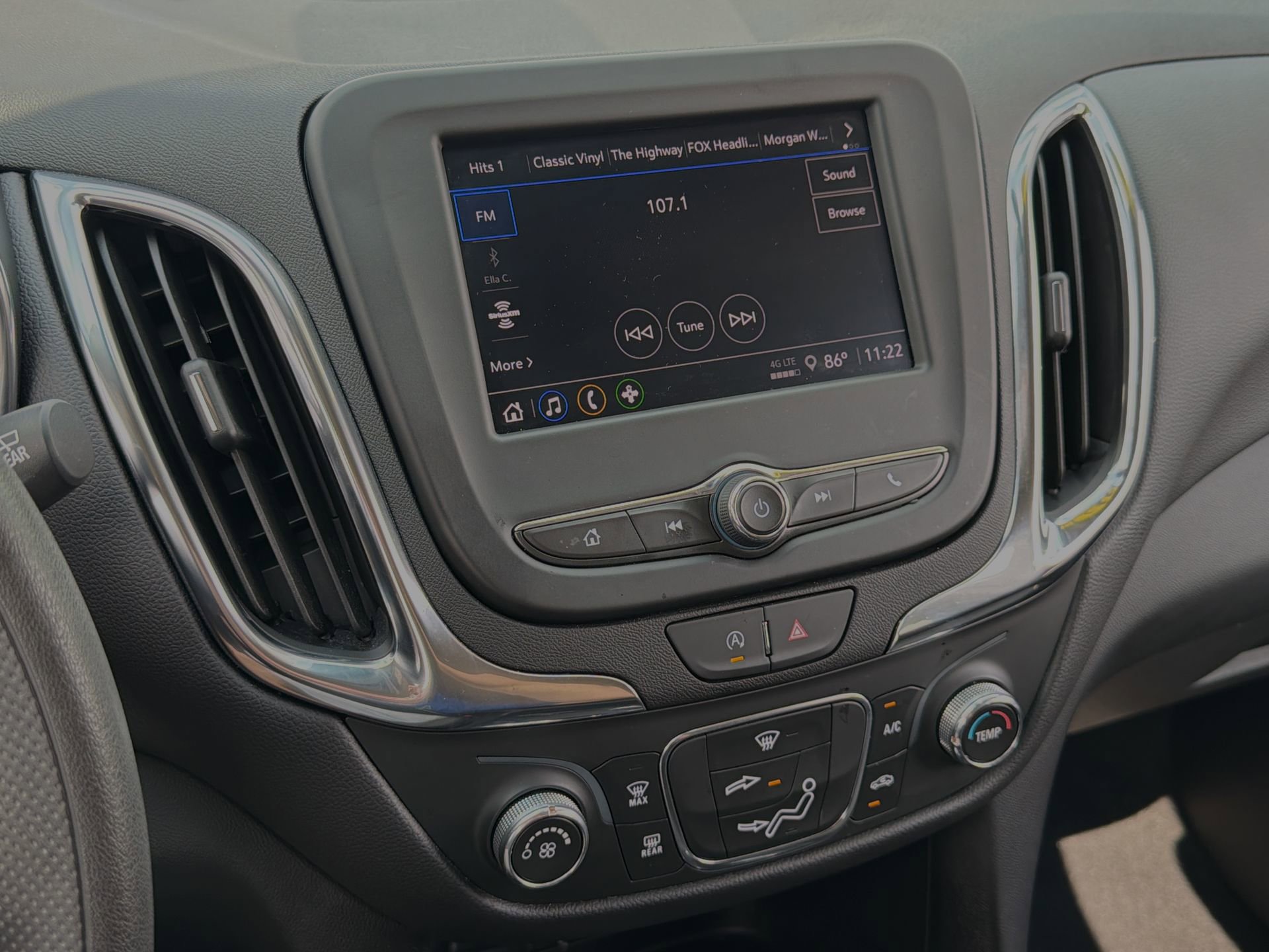 Used 2024 Chevrolet Equinox LT FWD image 16