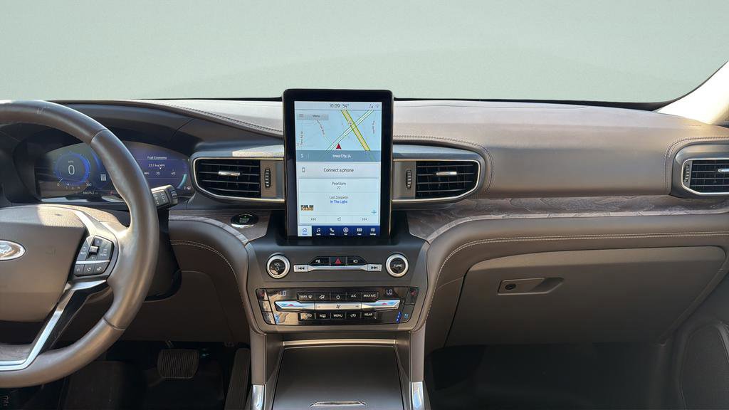 Certified 2020 Ford Explorer Platinum w/ Premium Technology Package image 9