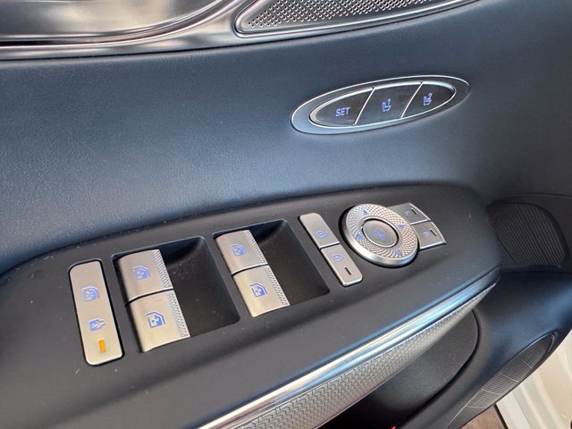 Used 2023 Genesis GV70 2.5T w/ Sport Prestige Package AWD/4WD image 10