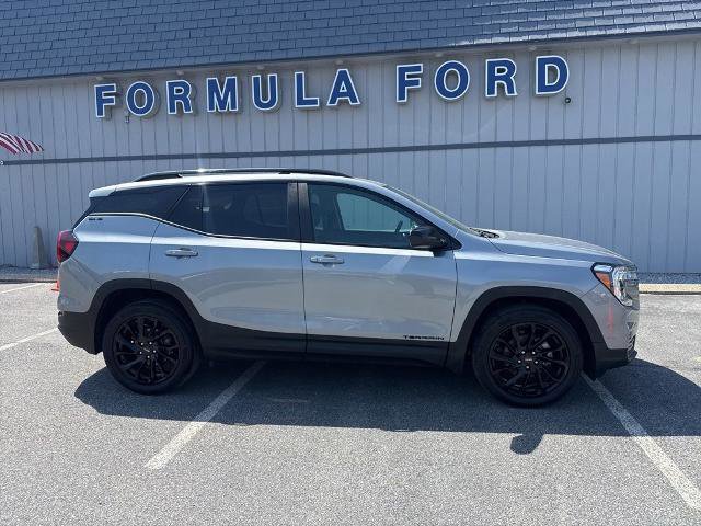 Used 2024 GMC Terrain SLE w/ Elevation Edition AWD/4WD image 2